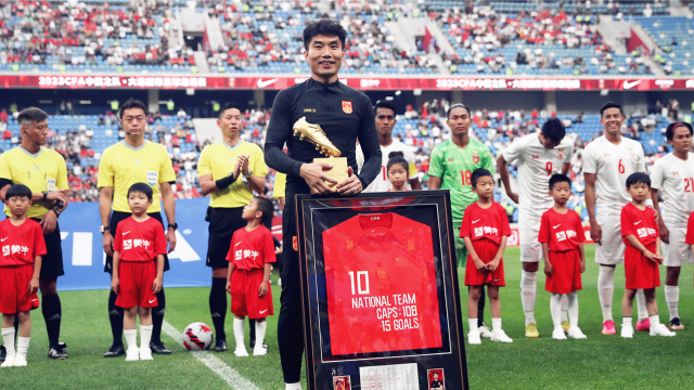  柏林联合球迷众筹横幅，致敬功勋老队长  